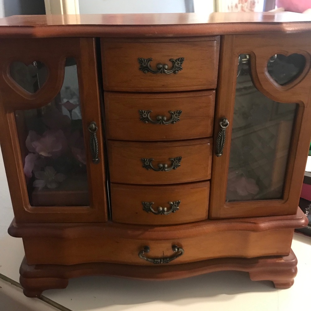 Wooden jewelry box